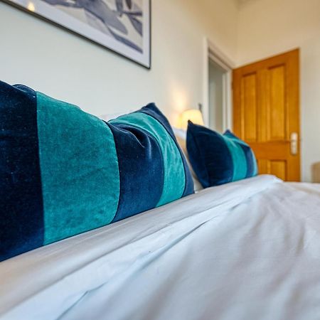 2 Bed Stunning Chic Modern Spacious Apt, Ocean Village, Southampton - Plenty Of Parking - By Blue Puffin Stays ภายนอก รูปภาพ