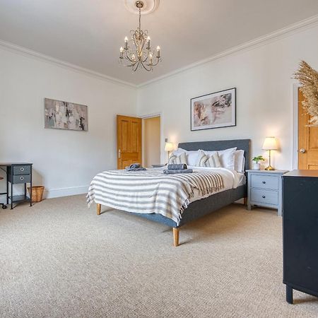 2 Bed Stunning Chic Modern Spacious Apt, Ocean Village, Southampton - Plenty Of Parking - By Blue Puffin Stays ภายนอก รูปภาพ