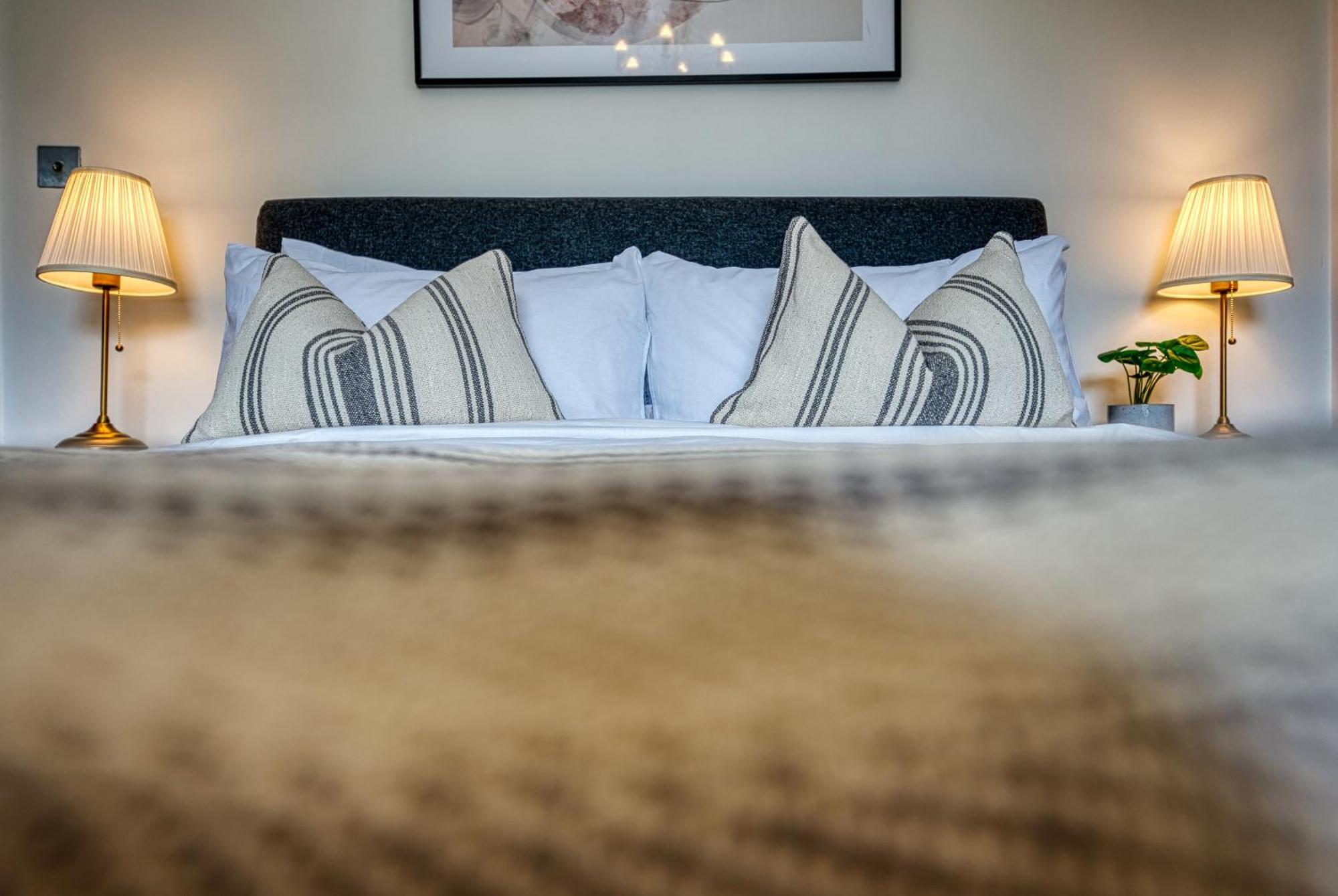 2 Bed Stunning Chic Modern Spacious Apt, Ocean Village, Southampton - Plenty Of Parking - By Blue Puffin Stays ภายนอก รูปภาพ