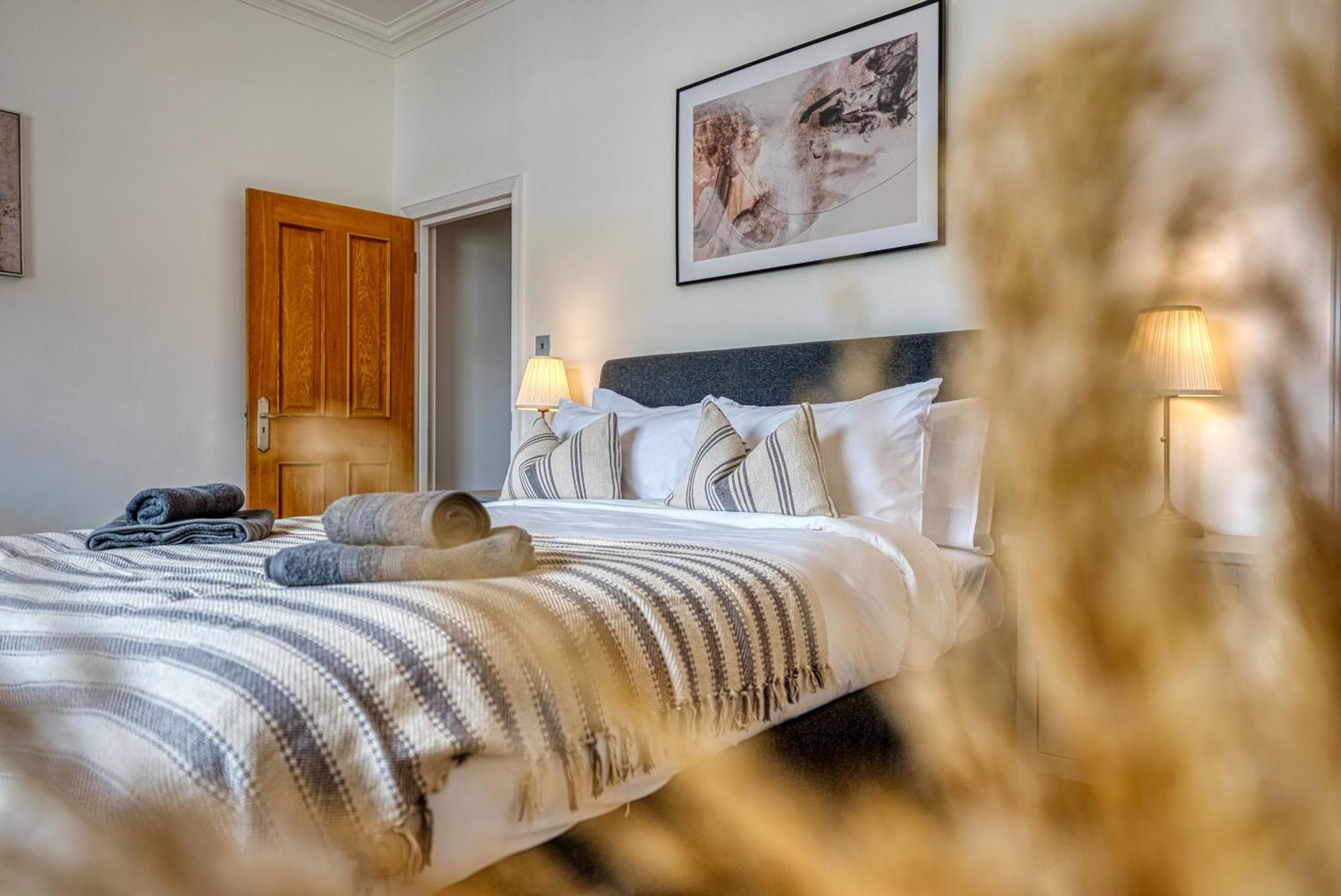 2 Bed Stunning Chic Modern Spacious Apt, Ocean Village, Southampton - Plenty Of Parking - By Blue Puffin Stays ภายนอก รูปภาพ