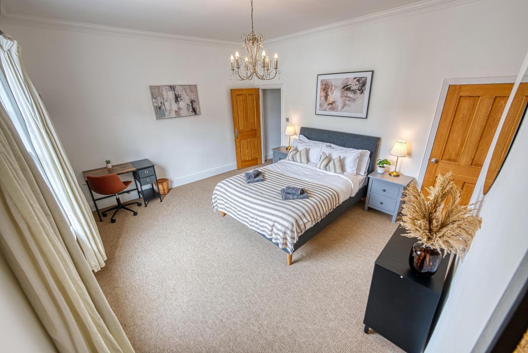 2 Bed Stunning Chic Modern Spacious Apt, Ocean Village, Southampton - Plenty Of Parking - By Blue Puffin Stays ภายนอก รูปภาพ