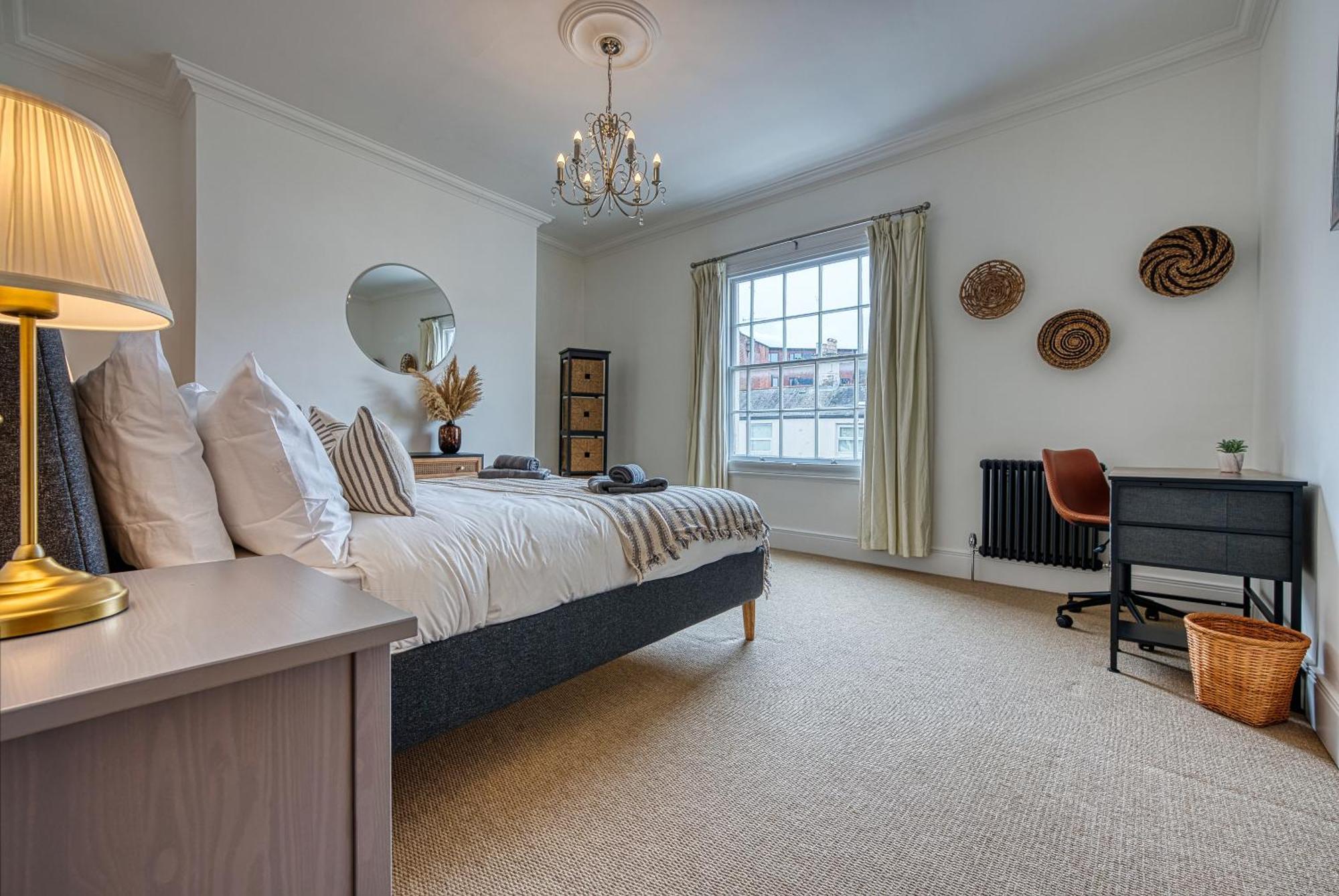 2 Bed Stunning Chic Modern Spacious Apt, Ocean Village, Southampton - Plenty Of Parking - By Blue Puffin Stays ภายนอก รูปภาพ