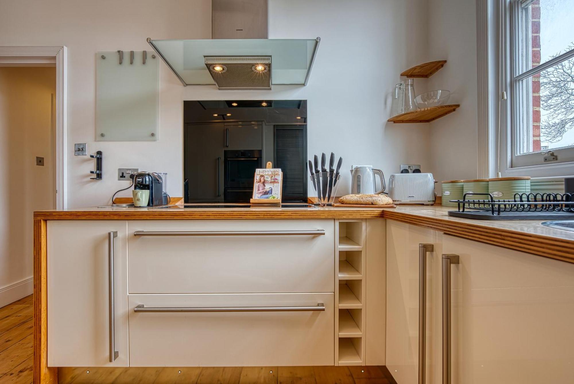 2-Bedroom Stunning, Chic, Modern & Spacious Apartment, Near Ocean Village, Central Southampton - Plenty Of Parking - By Blue Puffin Stays เซาธ์แธมป์ตัน ภายนอก รูปภาพ