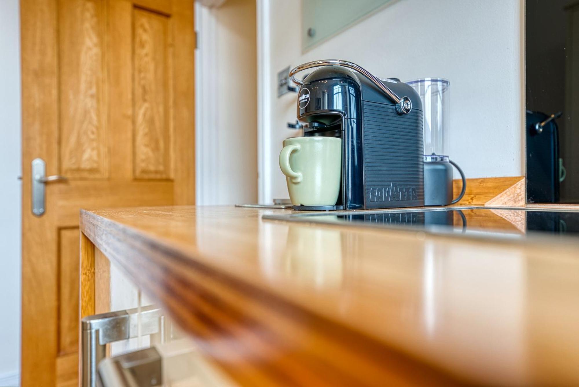 2 Bed Stunning Chic Modern Spacious Apt, Ocean Village, Southampton - Plenty Of Parking - By Blue Puffin Stays ภายนอก รูปภาพ