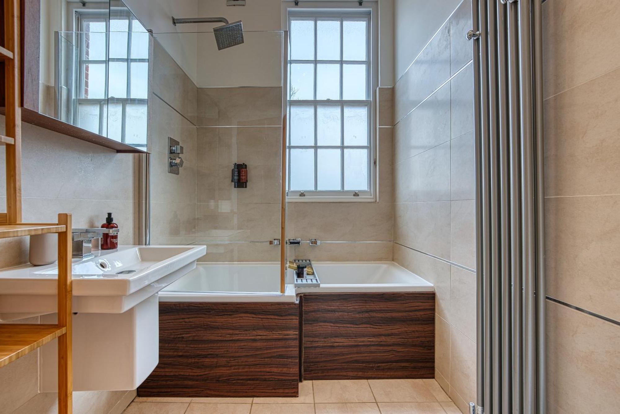 2 Bed Stunning Chic Modern Spacious Apt, Ocean Village, Southampton - Plenty Of Parking - By Blue Puffin Stays ภายนอก รูปภาพ