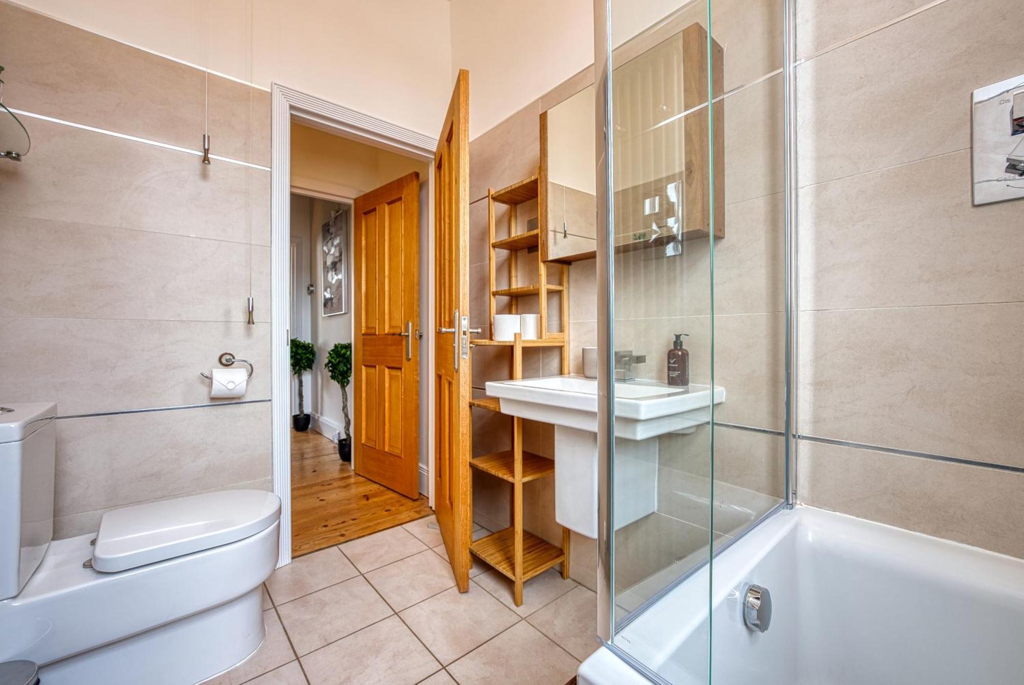 2 Bed Stunning Chic Modern Spacious Apt, Ocean Village, Southampton - Plenty Of Parking - By Blue Puffin Stays ภายนอก รูปภาพ