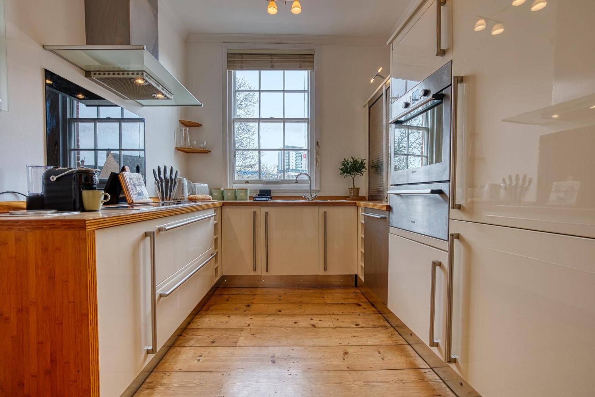 2-Bedroom Stunning, Chic, Modern & Spacious Apartment, Near Ocean Village, Central Southampton - Plenty Of Parking - By Blue Puffin Stays เซาธ์แธมป์ตัน ภายนอก รูปภาพ