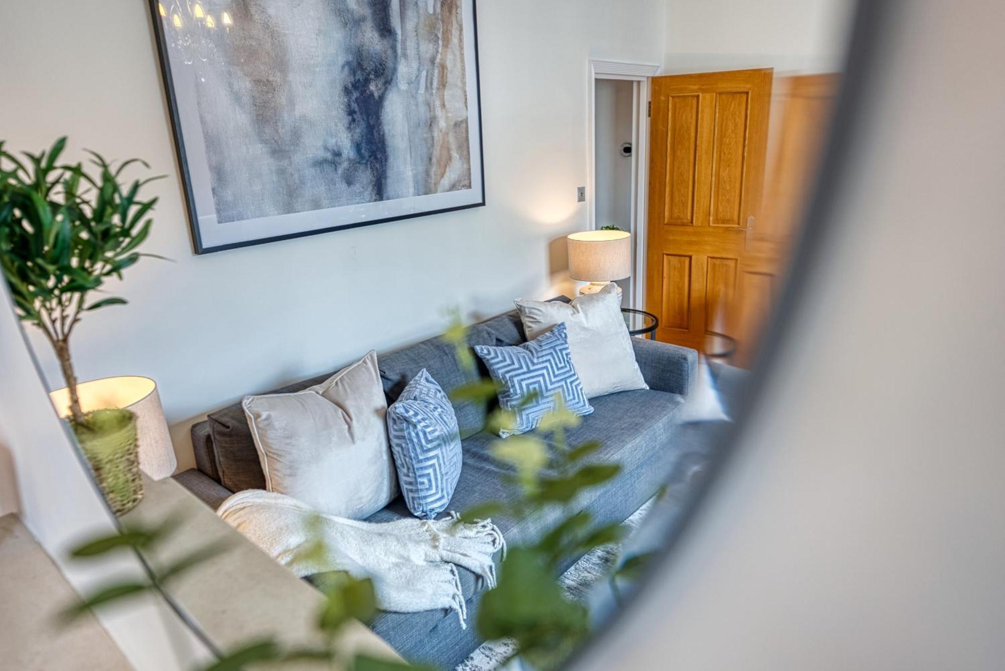 2-Bedroom Stunning, Chic, Modern & Spacious Apartment, Near Ocean Village, Central Southampton - Plenty Of Parking - By Blue Puffin Stays เซาธ์แธมป์ตัน ภายนอก รูปภาพ