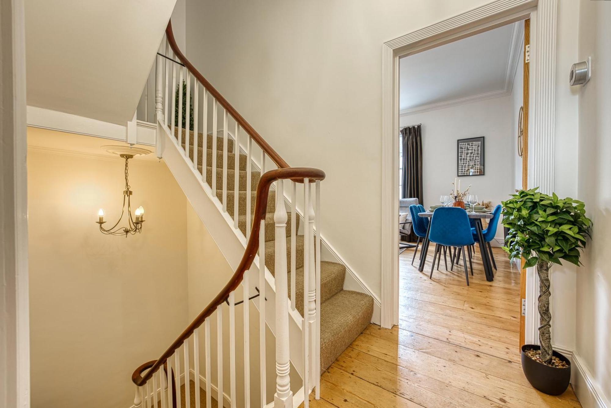 2 Bed Stunning Chic Modern Spacious Apt, Ocean Village, Southampton - Plenty Of Parking - By Blue Puffin Stays ภายนอก รูปภาพ