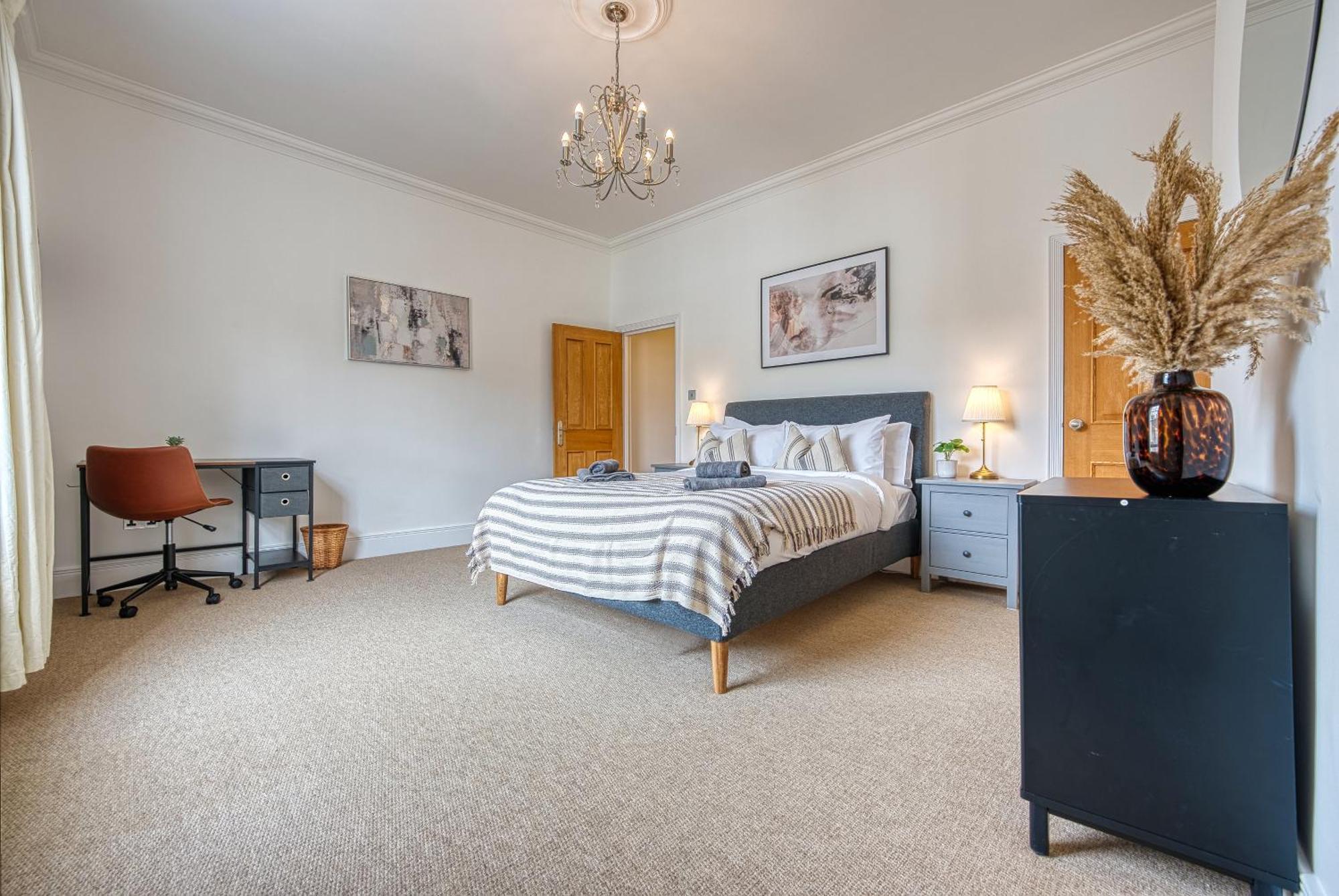 2-Bedroom Stunning, Chic, Modern & Spacious Apartment, Near Ocean Village, Central Southampton - Plenty Of Parking - By Blue Puffin Stays เซาธ์แธมป์ตัน ภายนอก รูปภาพ