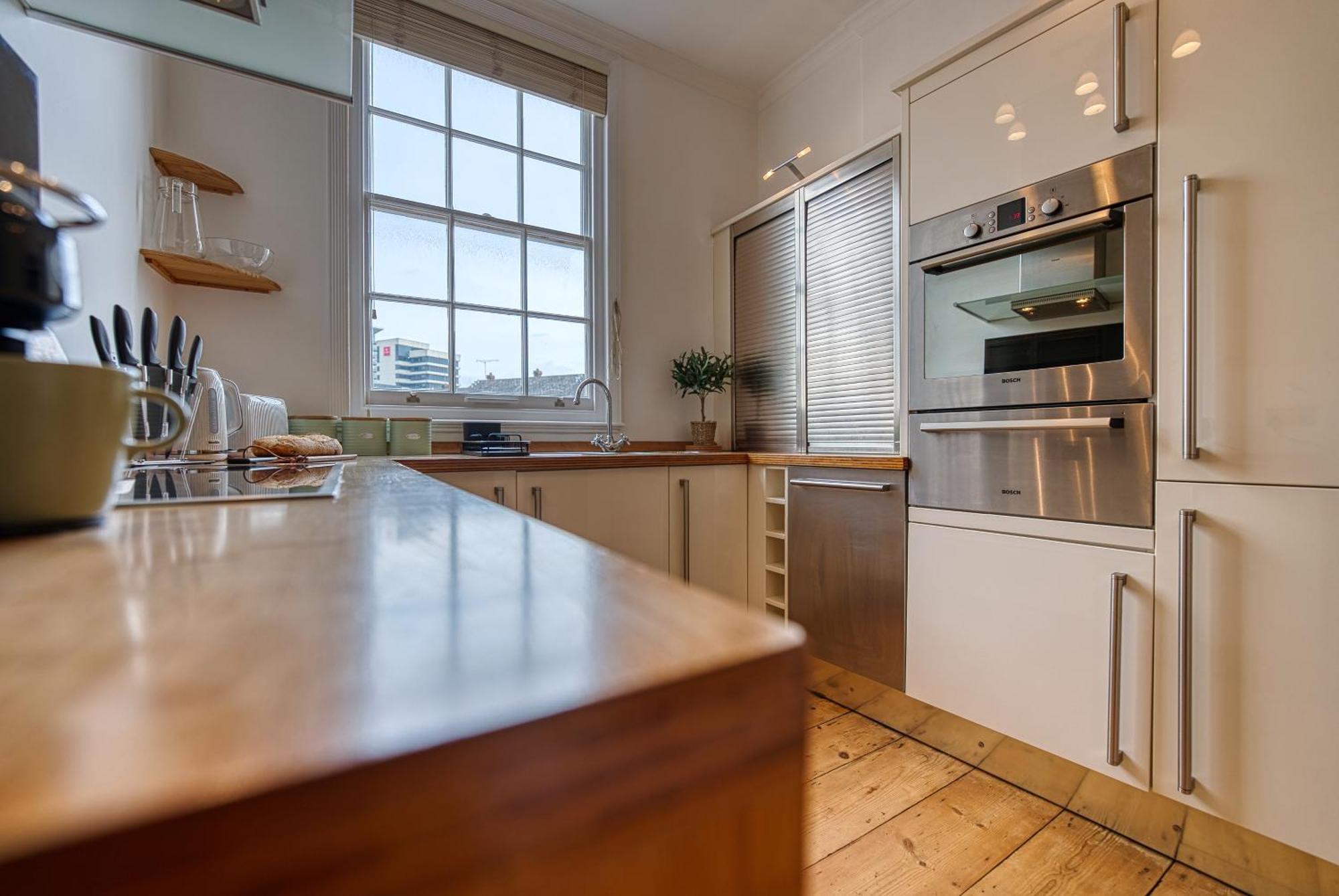 2 Bed Stunning Chic Modern Spacious Apt, Ocean Village, Southampton - Plenty Of Parking - By Blue Puffin Stays ภายนอก รูปภาพ