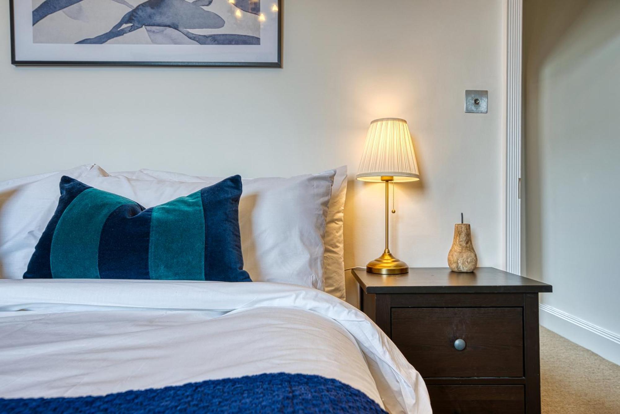 2 Bed Stunning Chic Modern Spacious Apt, Ocean Village, Southampton - Plenty Of Parking - By Blue Puffin Stays ภายนอก รูปภาพ