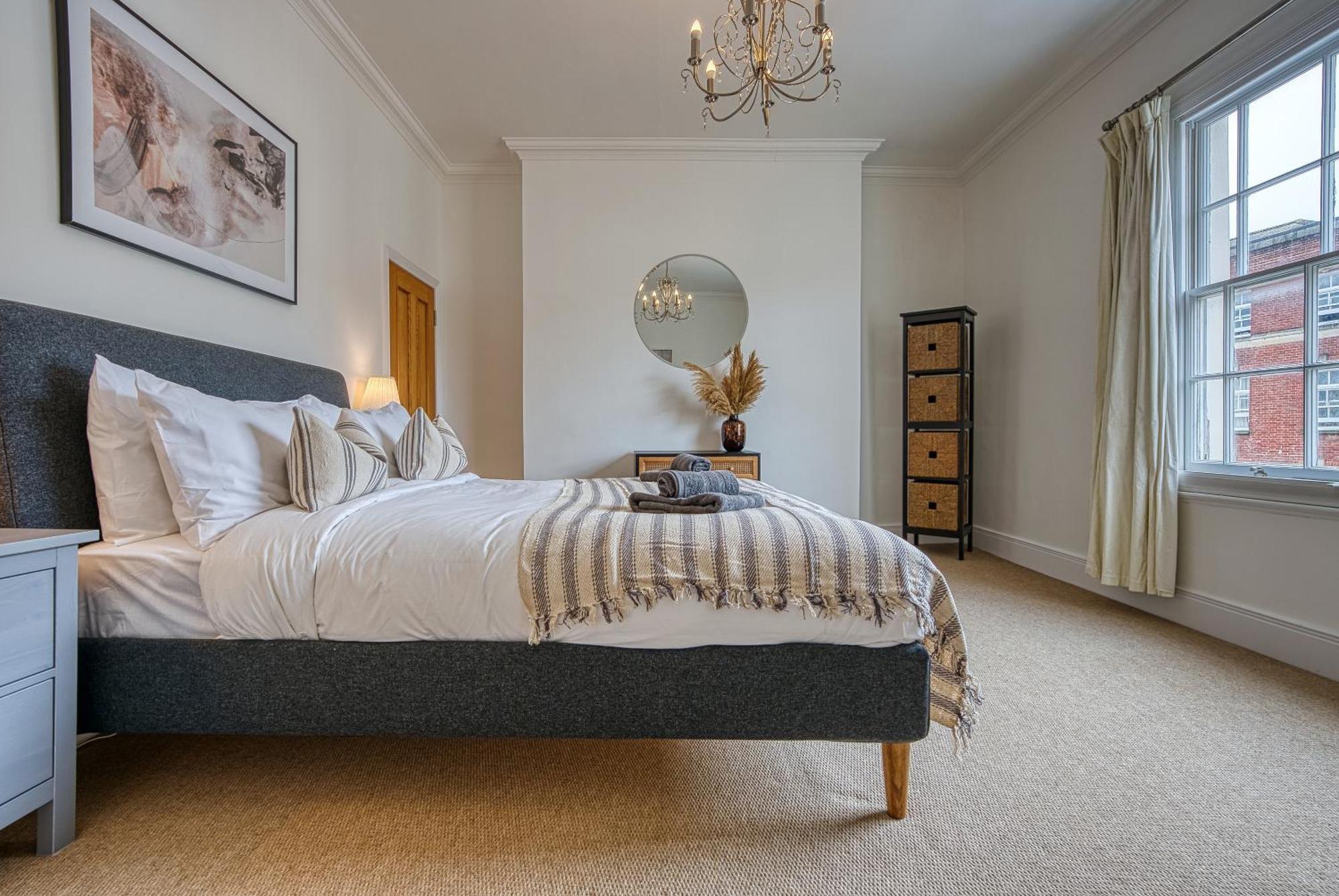 2 Bed Stunning Chic Modern Spacious Apt, Ocean Village, Southampton - Plenty Of Parking - By Blue Puffin Stays ภายนอก รูปภาพ