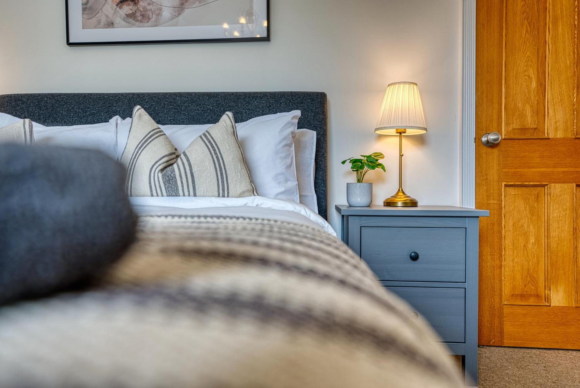 2-Bedroom Stunning, Chic, Modern & Spacious Apartment, Near Ocean Village, Central Southampton - Plenty Of Parking - By Blue Puffin Stays เซาธ์แธมป์ตัน ภายนอก รูปภาพ