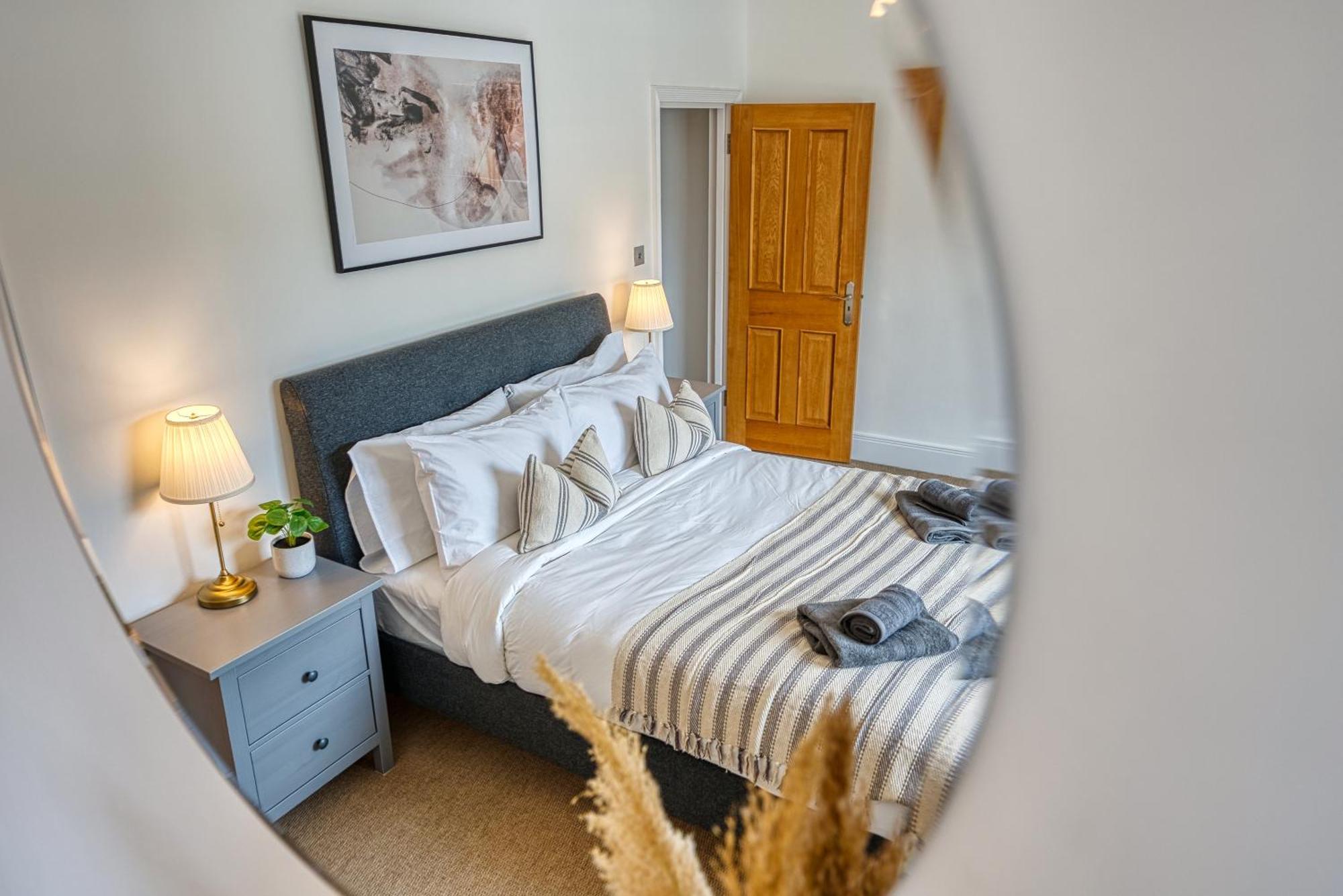 2 Bed Stunning Chic Modern Spacious Apt, Ocean Village, Southampton - Plenty Of Parking - By Blue Puffin Stays ภายนอก รูปภาพ